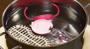 ほ乳びんやベビーマグなどの食器類 正しい洗い方 消毒方法を解説します 煮沸消毒 薬液消毒編 べびちぇる By リッチェル