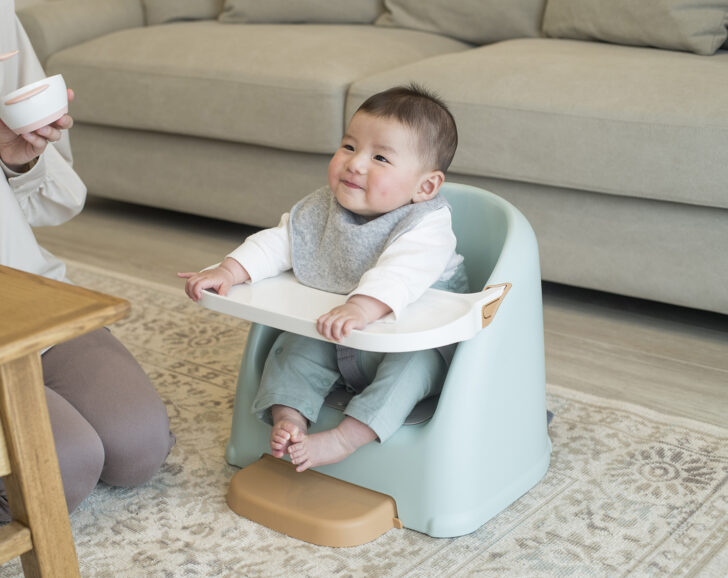 離乳食の椅子はいつから使う？失敗しないベビーチェアの選び方 | べ  