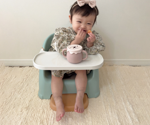 足がつかない椅子に座らせるリスクと対策｜ベビーチェアの選び方も紹介 