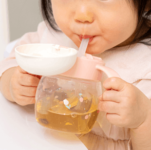 ストロー飲みのマグ