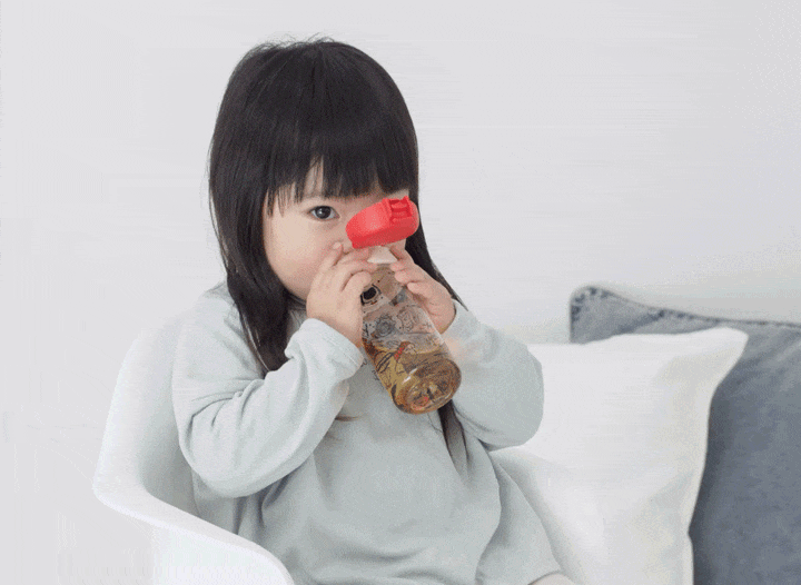 Direct drinking spout with less fear of spilling from the mouth